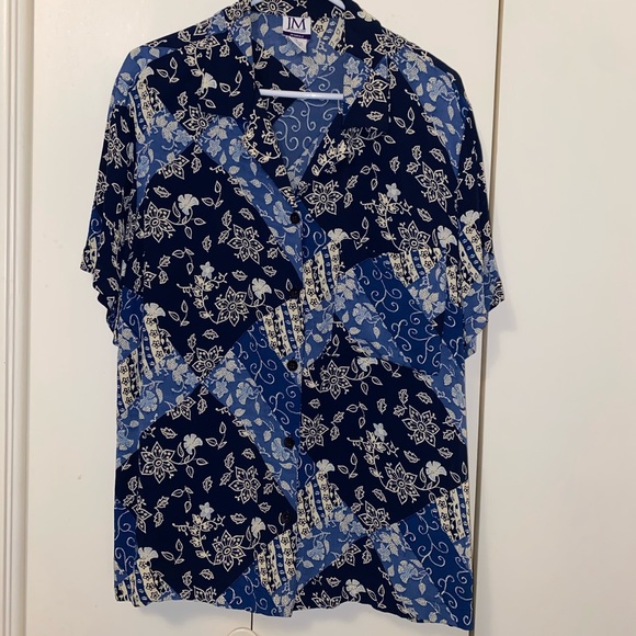 🔹JM Collection Button Down Top🔹 - Picture 2 of 10